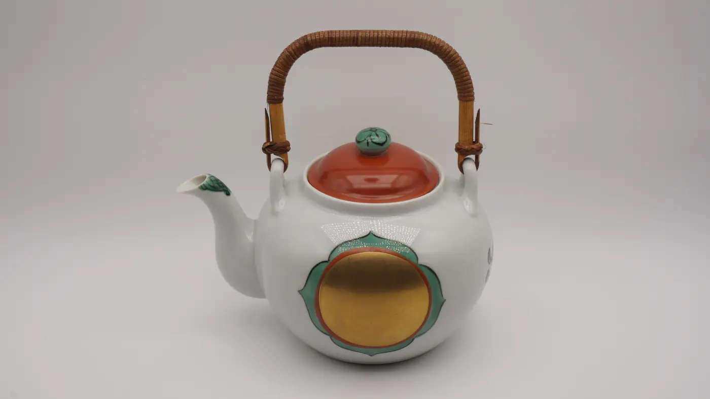 일본 도빈(土瓶)형 백자 주전자 — 1번째 촬영 컷 (총 2컷)