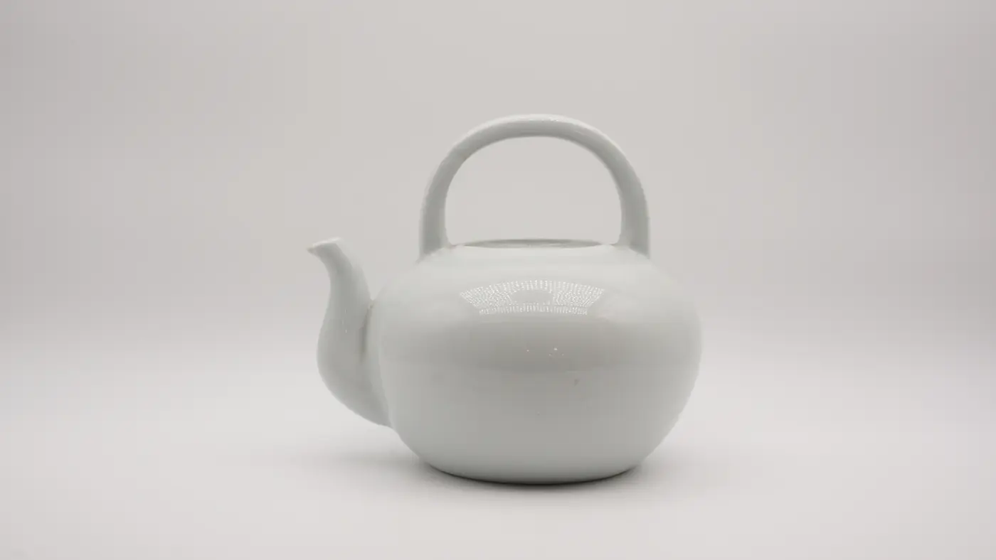 흰 유약에 윗손잡이를 단 백자 주전자 — 2번째 촬영 컷 (총 2컷)